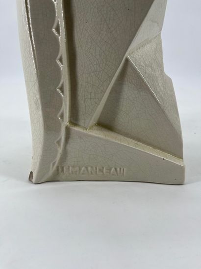 LEMANCEAU. Paon en faïence blanche craquelée....