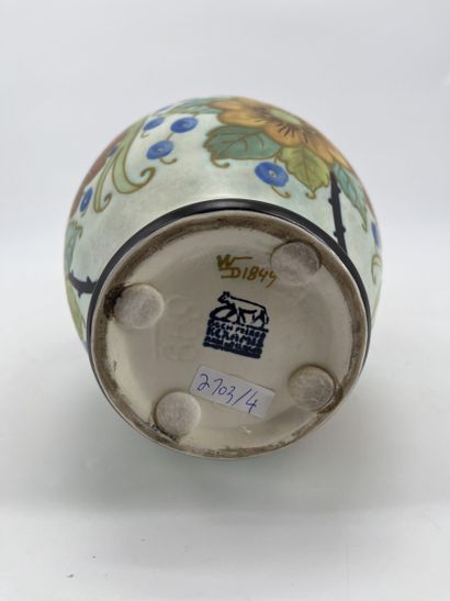 Charles CATTEAU (1880-1966). Vase Boch Keramis...