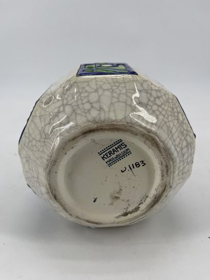 Charles CATTEAU (1880-1966). Vase Boch Keramis...