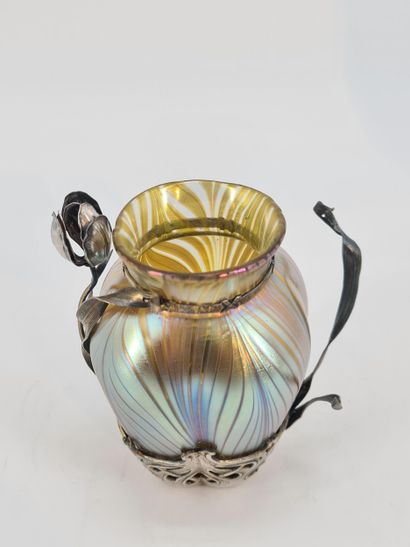 Johann LOETZ. (1880-1940). Vase en verre...