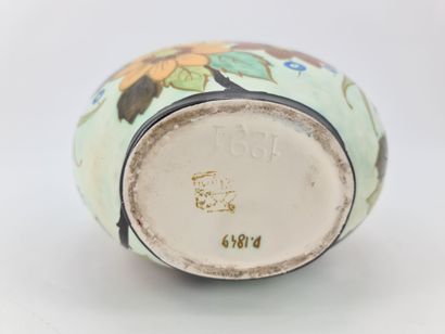 Charles CATTEAU (1880-1966). Vase Boch Keramis...