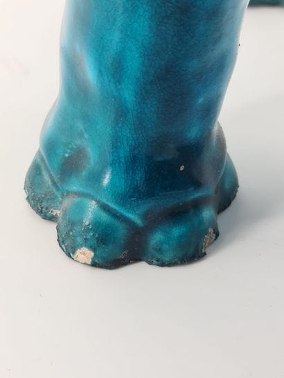 Eléphant en majolique turquoise vers 1900....