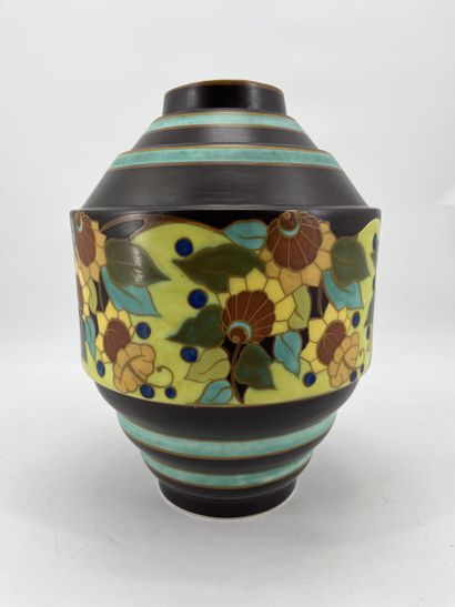 Charles CATTEAU (1880-1966). Vase Boch Keramis...