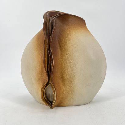 Georges DELIEGE (1944). Vase en grés vernissé...