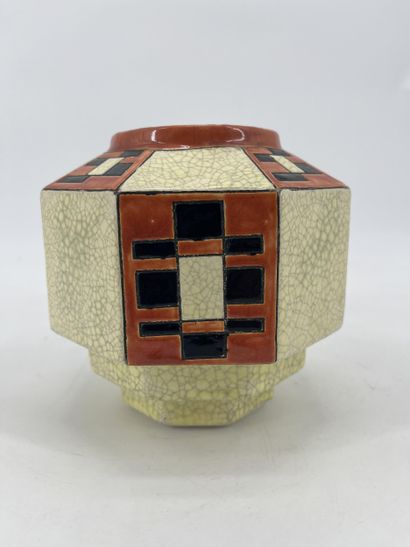 Charles CATTEAU (1880-1966). Vase Boch Keramis...