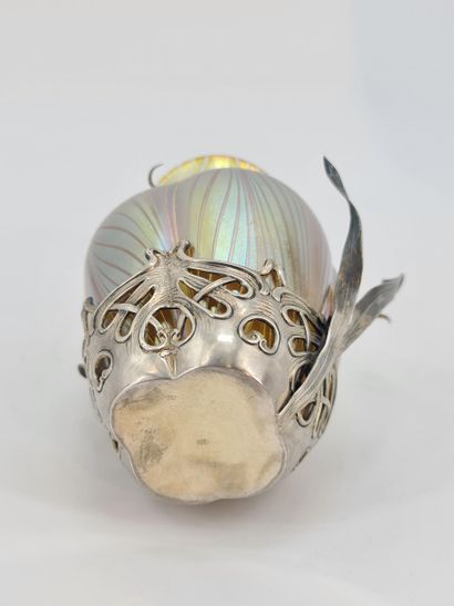 Johann LOETZ. (1880-1940). Vase en verre...