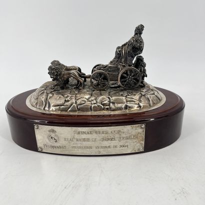 Trophée de la coupe de basket du Real Madrid....