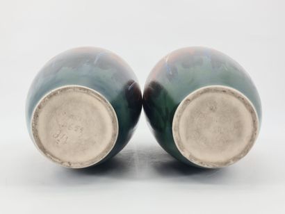 Charles CATTEAU (1880-1966). Paire de vases...