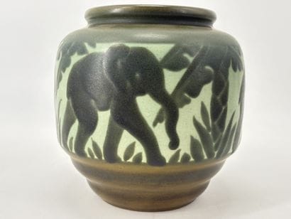 Charles CATTEAU (1880-1966). Rarissime vase...
