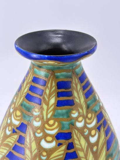 Charles CATTEAU (1880-1966). Vase Boch Keramis...