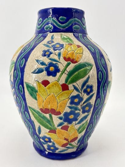 Vase Boch Keramis art déco à décor de fleurs...