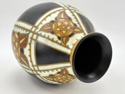 Charles CATTEAU (1880-1966). Vase Boch Keramis...