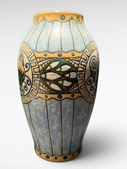 Charles CATTEAU (1880-1966). Vase Boch Keramis...