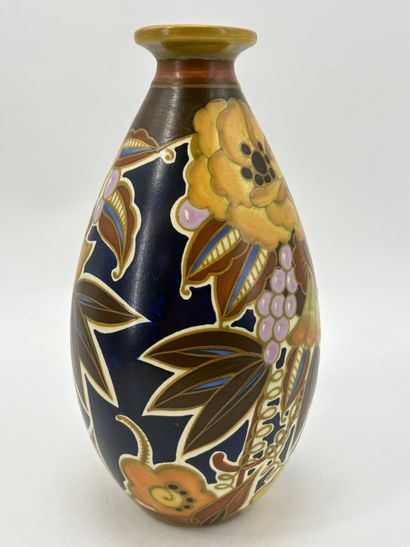 Vase Boch Keramis art déco à décor de fleurs...