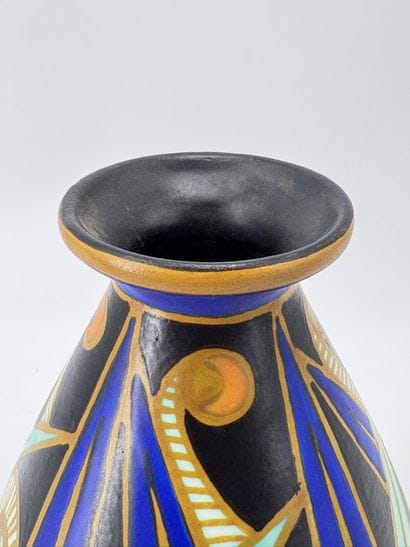 Charles CATTEAU (1880-1966). Vase Boch Keramis...