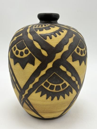 Charles CATTEAU (1880-1966). Vase Boch Keramis...