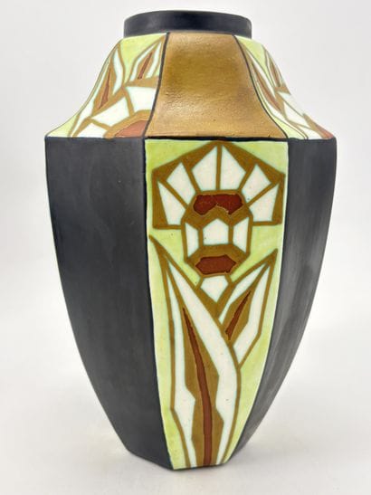 Charles CATTEAU (1880-1966). Vase Boch Keramis...