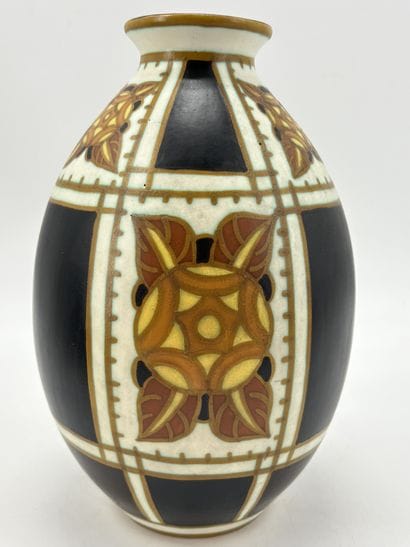 Charles CATTEAU (1880-1966). Vase Boch Keramis...