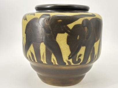 Charles CATTEAU (1880-1966). Rarissime vase...