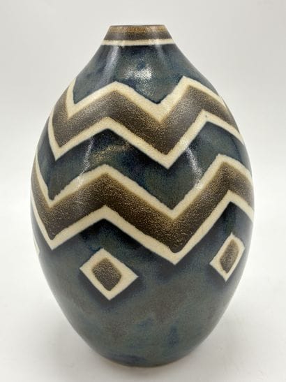 Charles CATTEAU (1880-1966). Vase Boch Keramis...