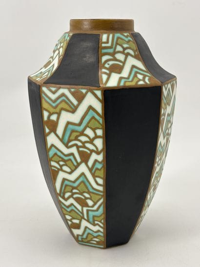 Charles CATTEAU (1880-1966). Vase Boch Keramis...