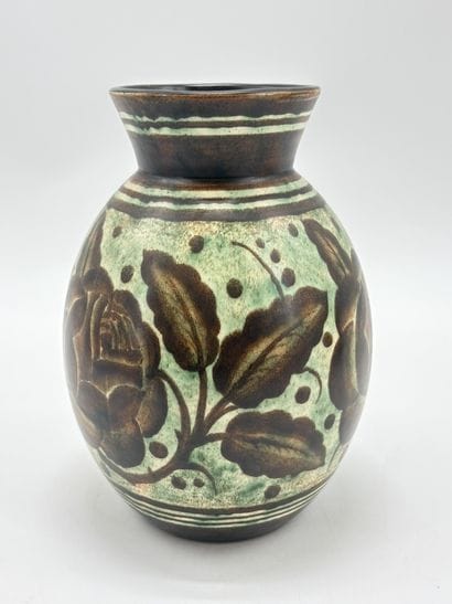 Charles CATTEAU (1880-1966). Vase Boch Keramis...