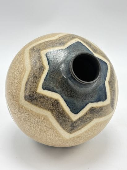 Charles CATTEAU (1880-1966). Vase Boch Keramis...