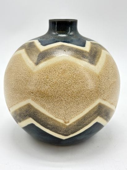 Charles CATTEAU (1880-1966). Vase Boch Keramis...