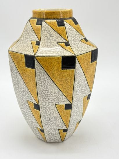 Charles CATTEAU (1880-1966). Vase Boch Keramis...