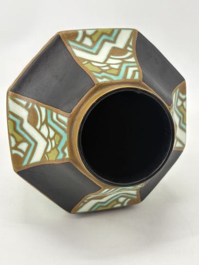 Charles CATTEAU (1880-1966). Vase Boch Keramis...
