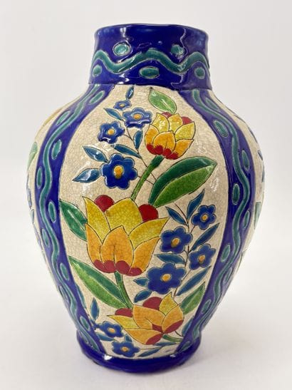 Vase Boch Keramis art déco à décor de fleurs...