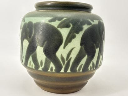 Charles CATTEAU (1880-1966). Rarissime vase...