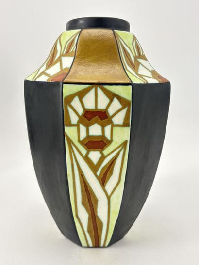 Charles CATTEAU (1880-1966). Vase Boch Keramis...