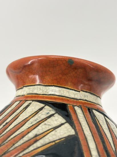 Charles CATTEAU (1880-1966). Vase Boch Keramis...