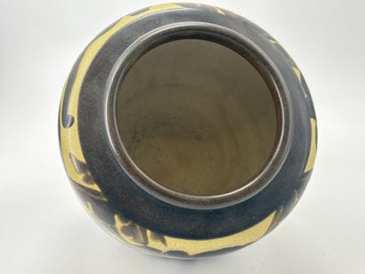 Charles CATTEAU (1880-1966). Rarissime vase...