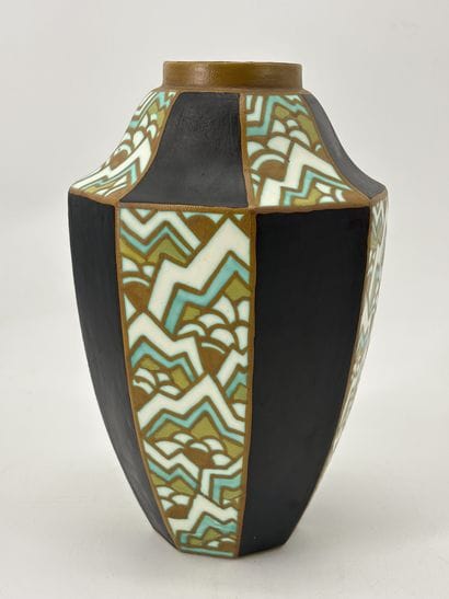 Charles CATTEAU (1880-1966). Vase Boch Keramis...