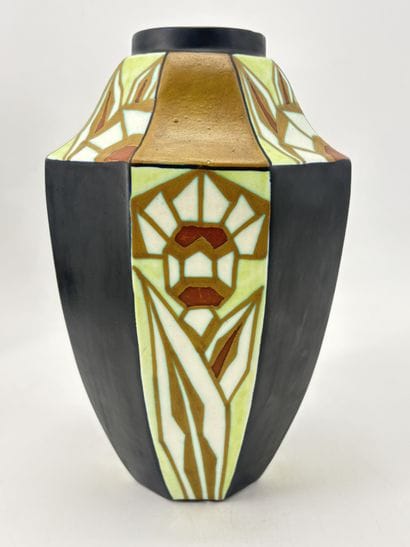 Charles CATTEAU (1880-1966). Vase Boch Keramis...