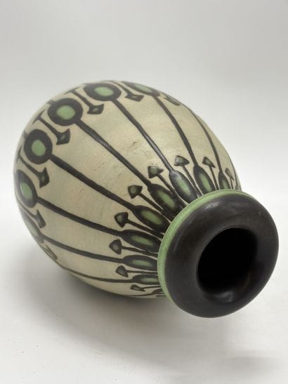 Charles CATTEAU (1880-1966). Vase Boch Keramis...