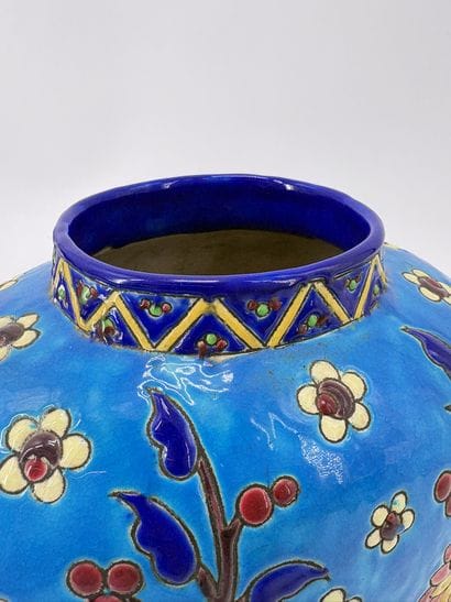 Charles CATTEAU (1880-1966). Vase Boch Keramis...