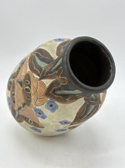 Charles CATTEAU (1880-1966). Vase Boch Keramis...