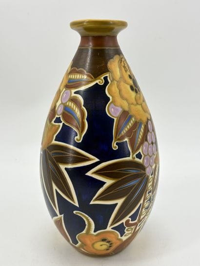 Vase Boch Keramis art déco à décor de fleurs...
