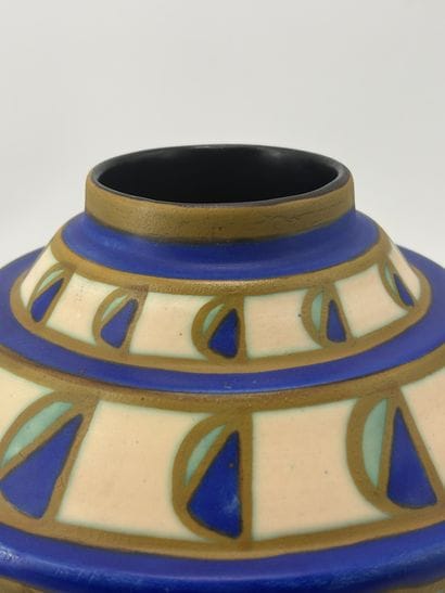 Charles CATTEAU (1880-1966). Vase Boch Keramis...