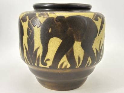 Charles CATTEAU (1880-1966). Rarissime vase...