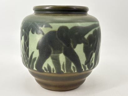 Charles CATTEAU (1880-1966). Rarissime vase...