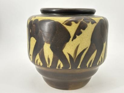 Charles CATTEAU (1880-1966). Rarissime vase...