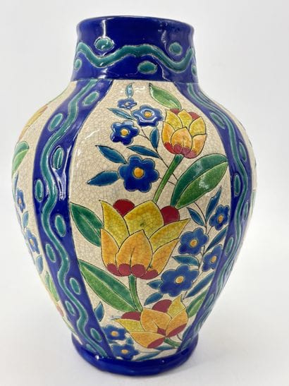 Vase Boch Keramis art déco à décor de fleurs...