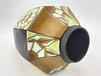 Charles CATTEAU (1880-1966). Vase Boch Keramis...