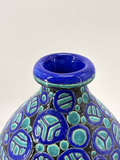Charles CATTEAU (1880-1966). Vase Boch Keramis...