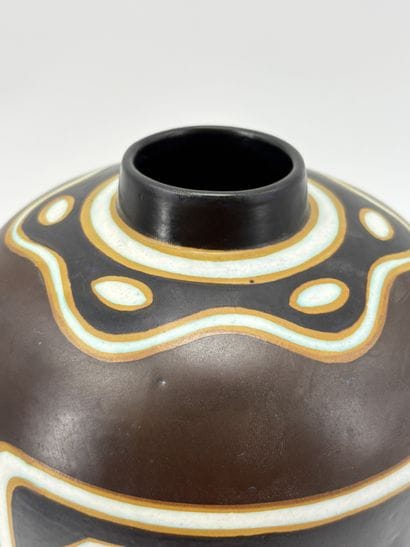 Charles CATTEAU (1880-1966). Vase Boch Keramis...
