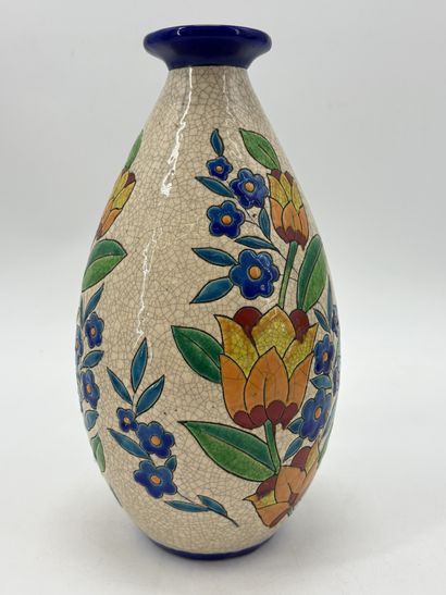 Vase Boch Keramis art déco à décor de fleurs...
